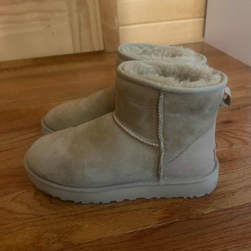 Ugg mini II